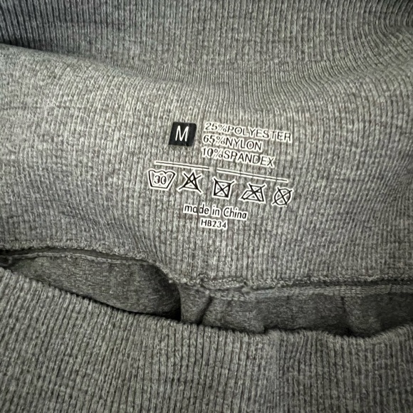 Active leggings. Only wore once. Great shape. Like new - Picture 3 of 3